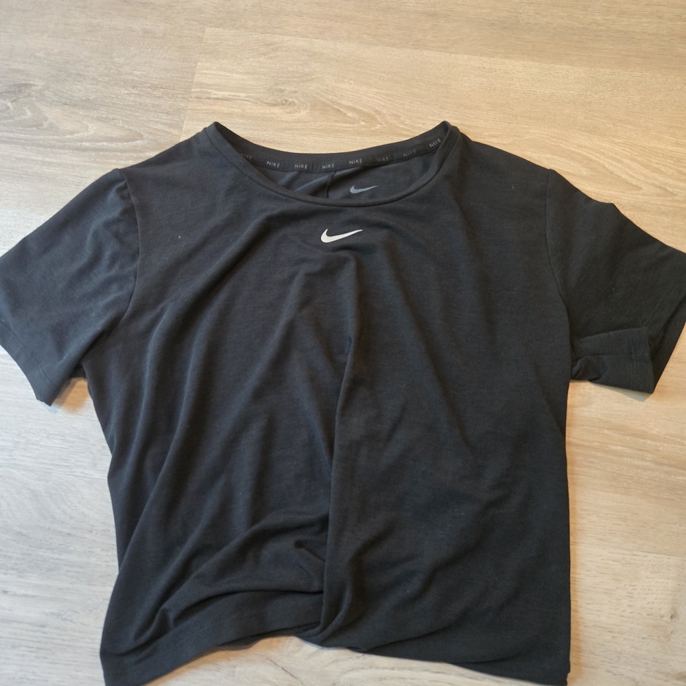 Nike Women's Black Short Sleeve Tee